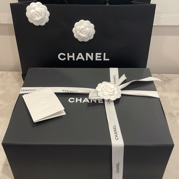 Authentic Chanel Classic Timeless Caviar Leather Tote. - Picture 3 of 12